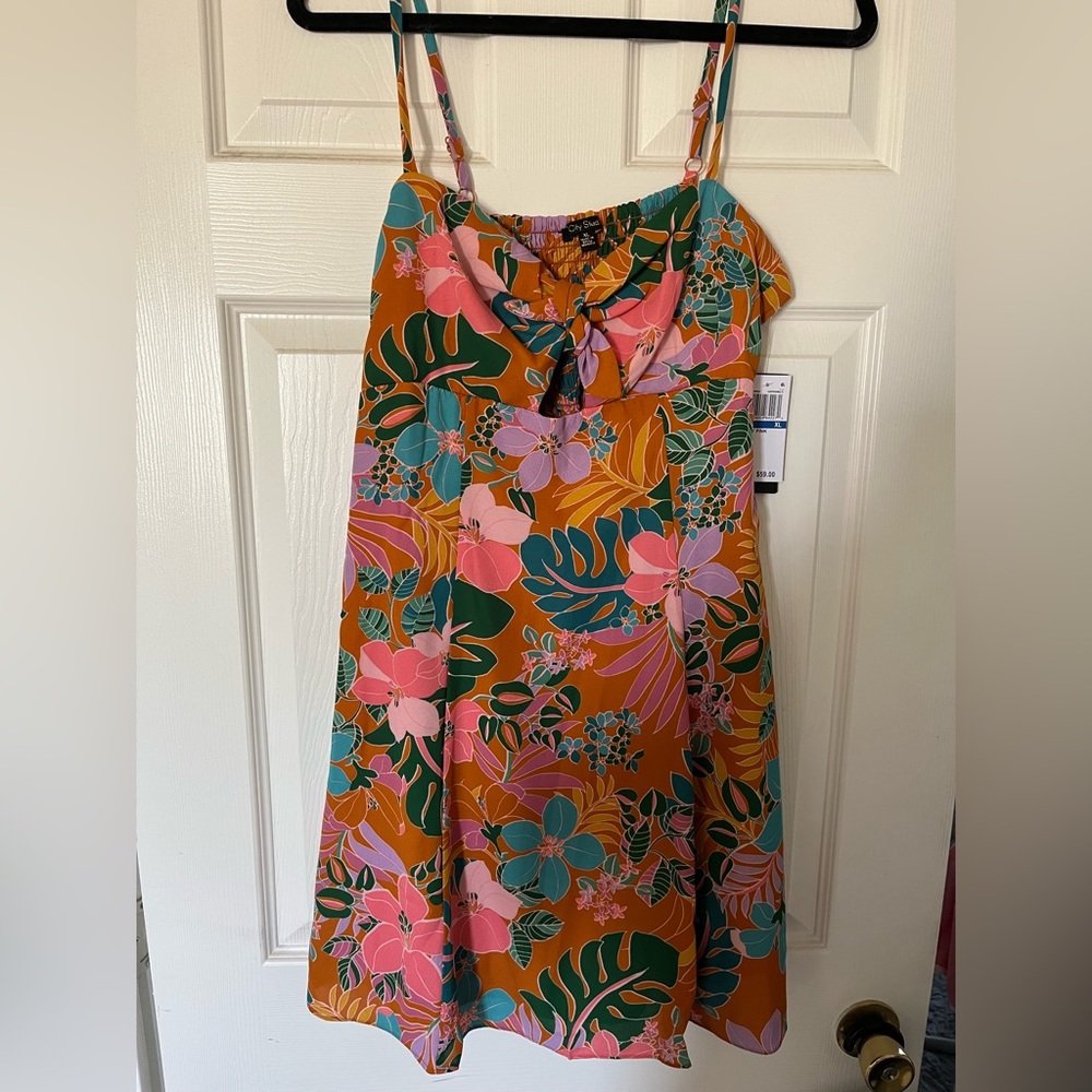 Tropical floral keyhole cutout dress. New with tags.
